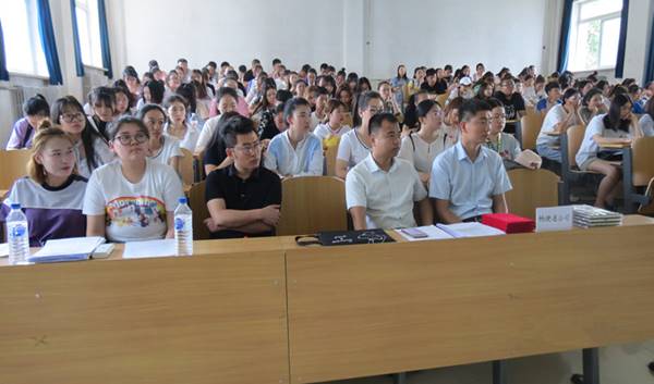 畅捷通公司代表.jpg